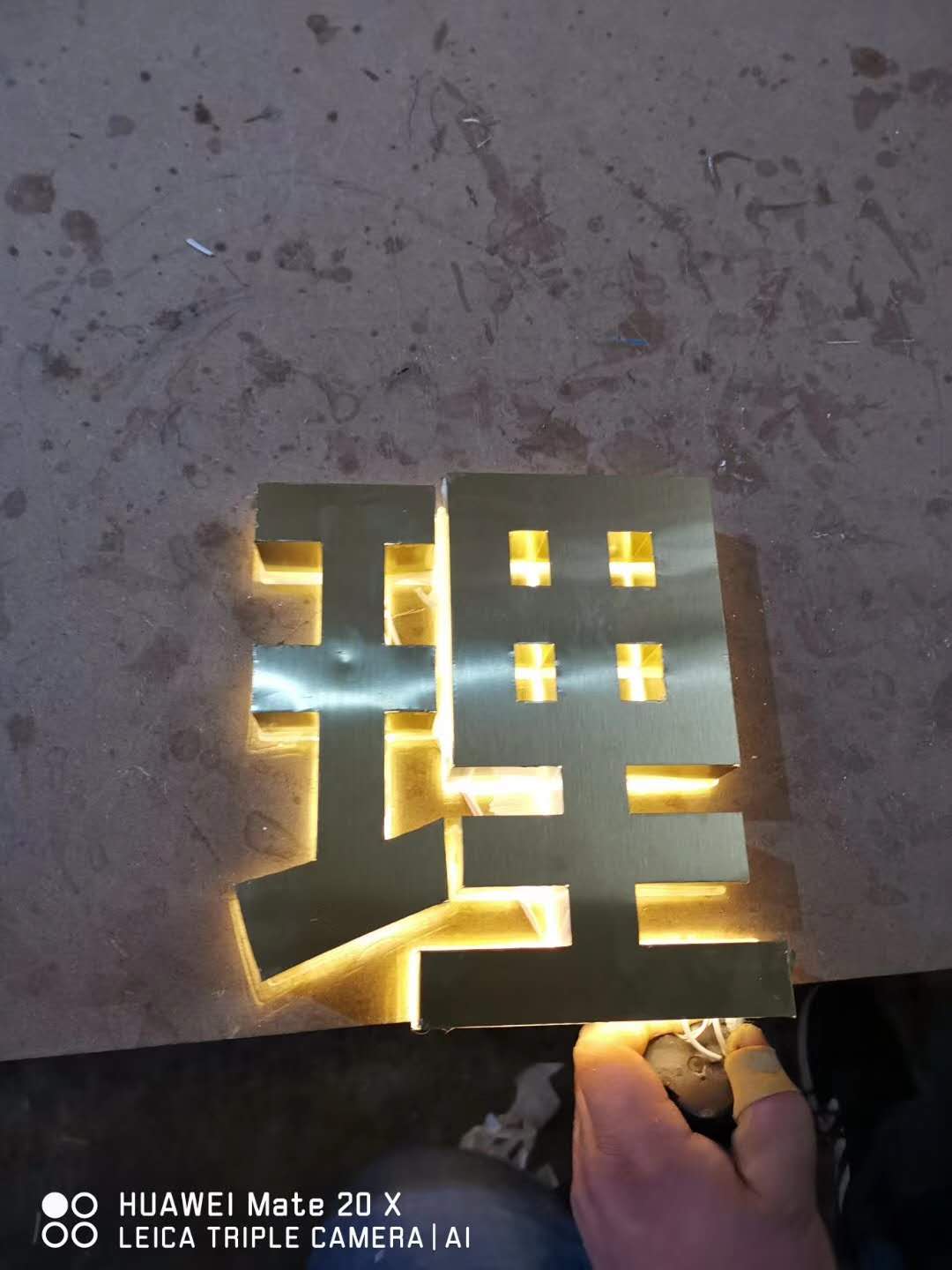水晶背打光發(fā)光字